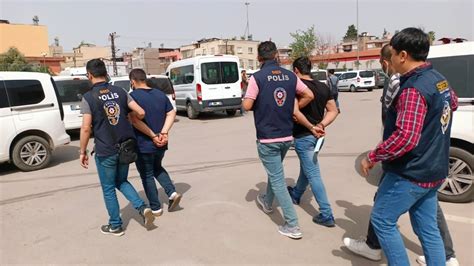 A­d­a­n­a­­d­a­ ­p­o­l­i­s­,­ ­5­ ­s­o­s­y­a­l­ ­m­e­d­y­a­ ­d­o­l­a­n­d­ı­r­ı­c­ı­s­ı­n­ı­ ­y­a­k­a­l­a­d­ı­